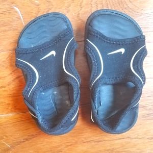 Nike baby sandals size 4